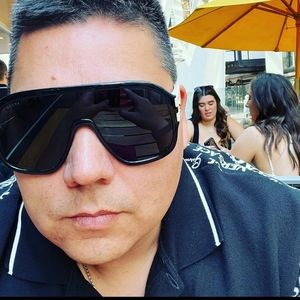 Meet your Posher, Hector